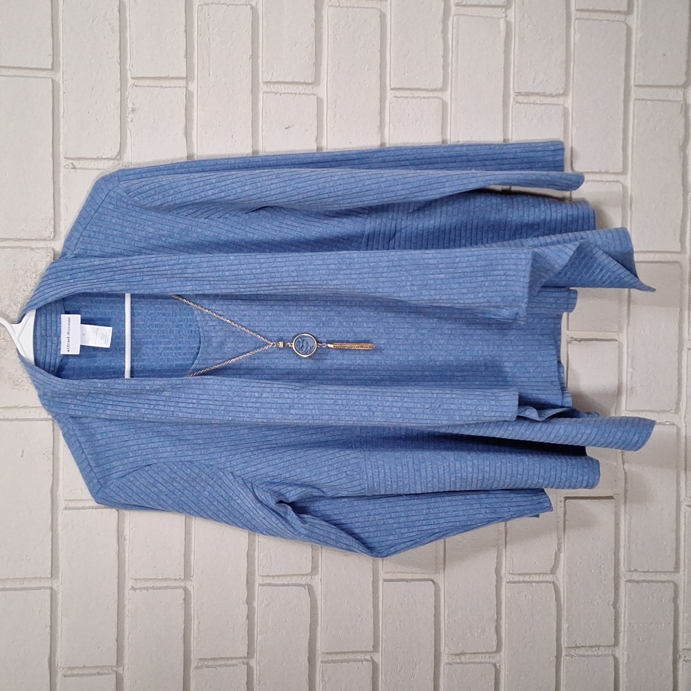 Alfred Dunner Oversized Blue Built-In Necklace Detail Top. Size Small